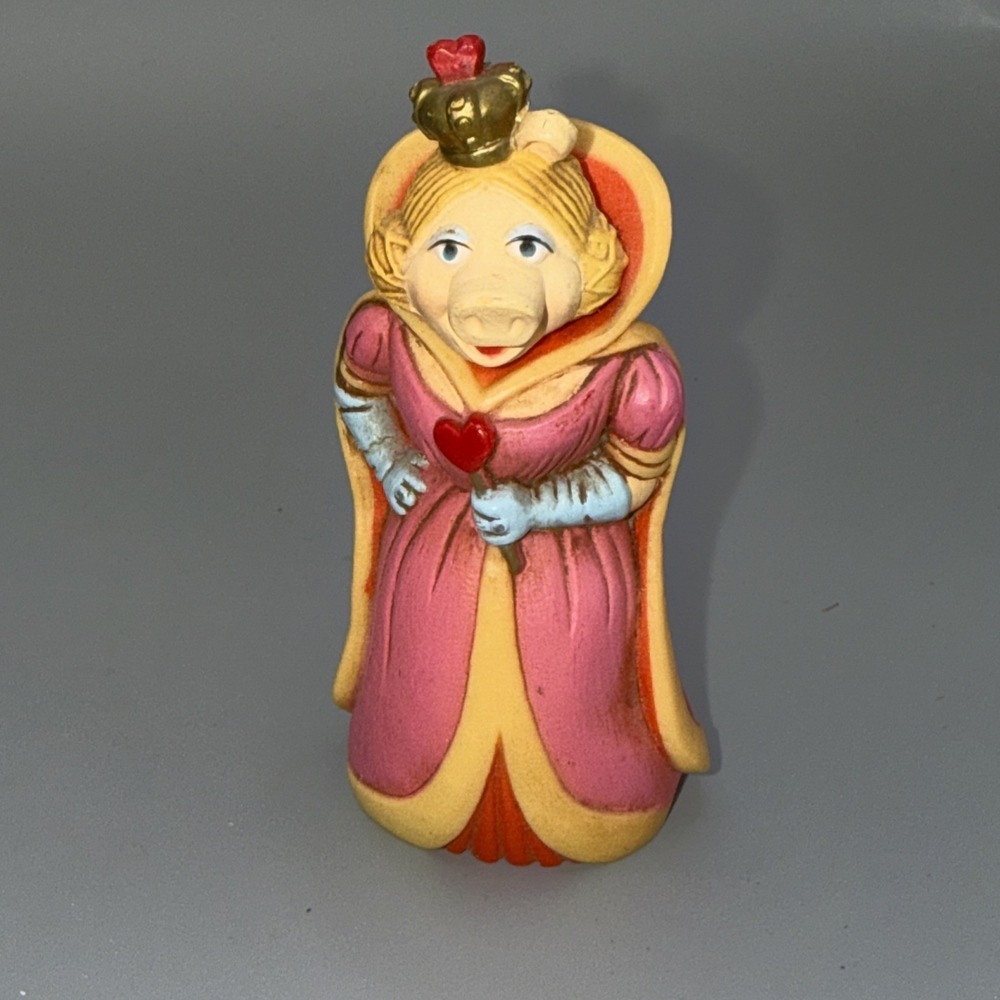 MISS PIGGY Muppets Queen of Hearts Hallmark Merry Miniature Figure 3" Vintage